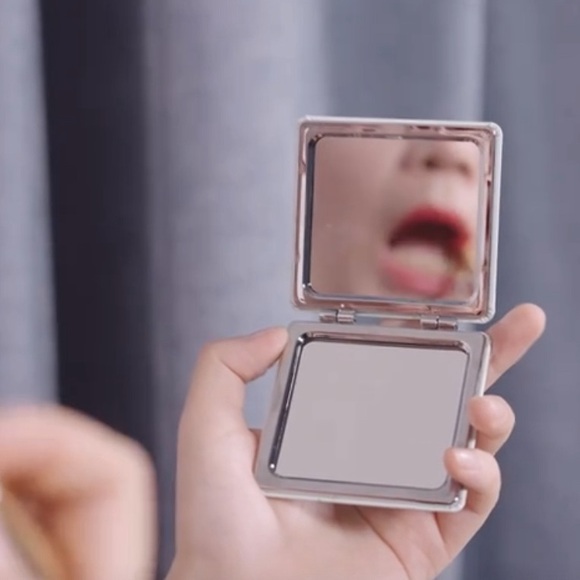 NWT-Elegant Compact Makeup Mirror - Picture 5 of 7